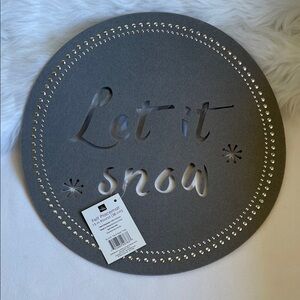 Home wear placemats. “Let it Snow” 15 in. Round 100% Polyester. Set of 6
